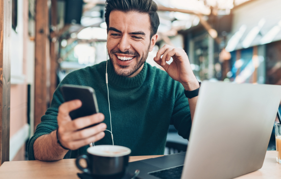 Aprenda a assistir TV grátis pelo celular aqui