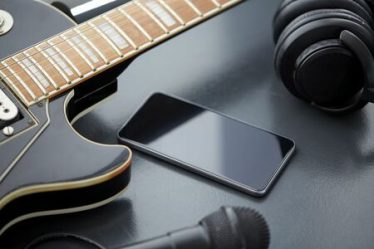 Aprenda a tocar suas músicas favoritas com Fender Play!